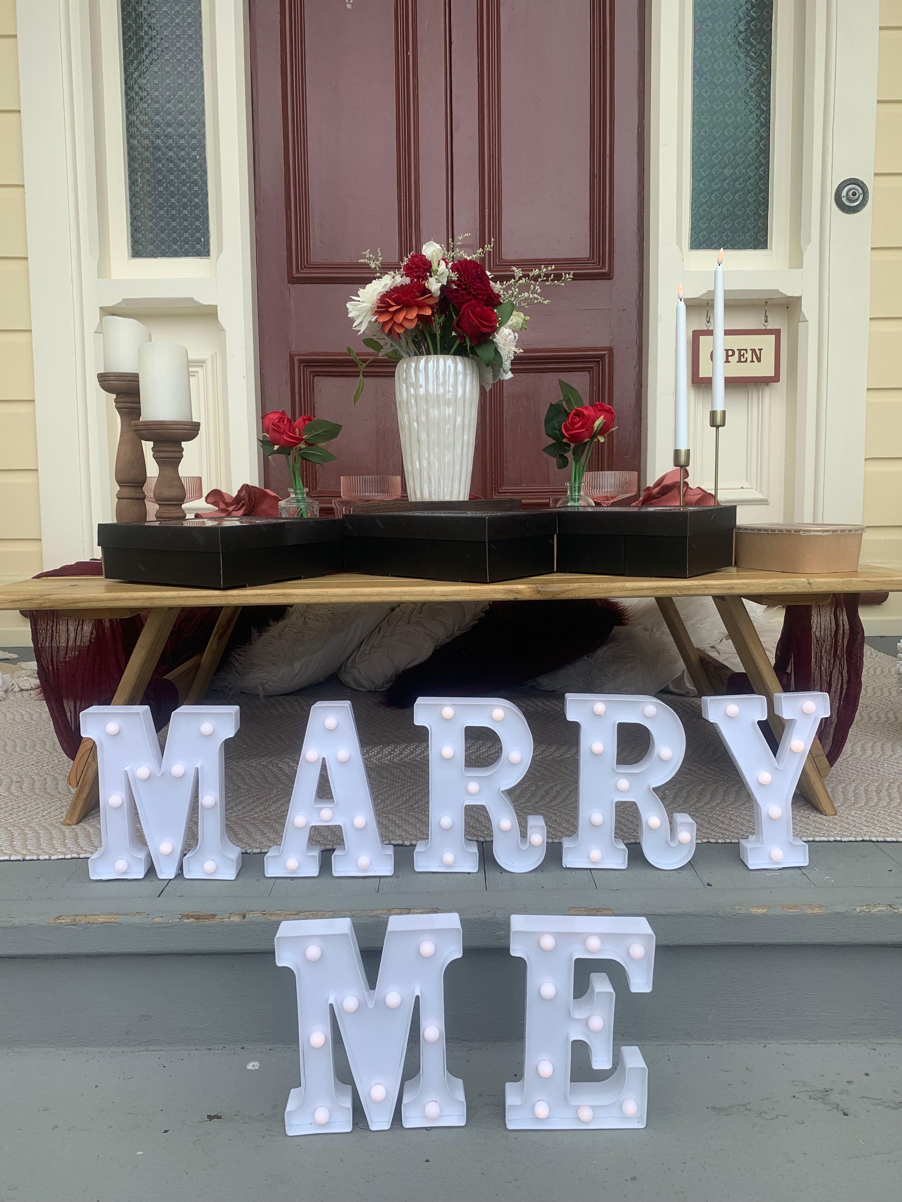 A beautiful proposal picnic at Gear Homestead in Wellington