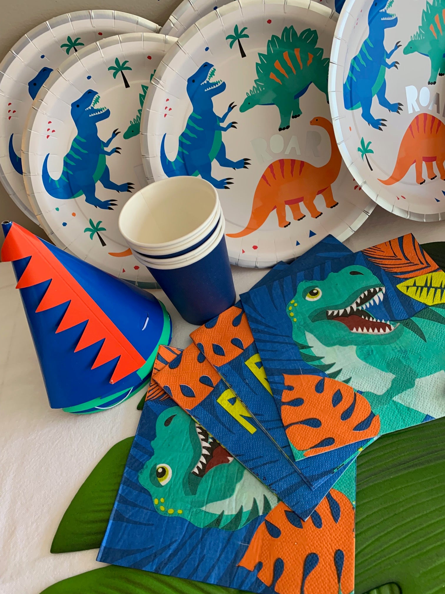 Dinosaur mini party box