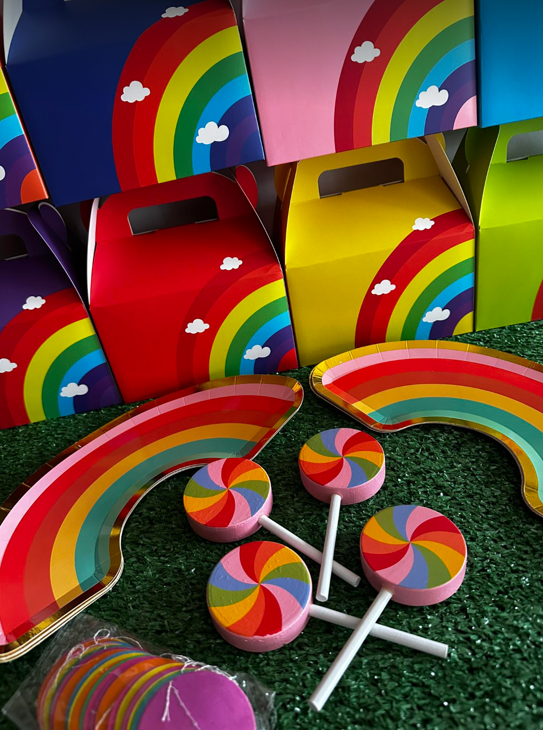 Rainbow mini party box