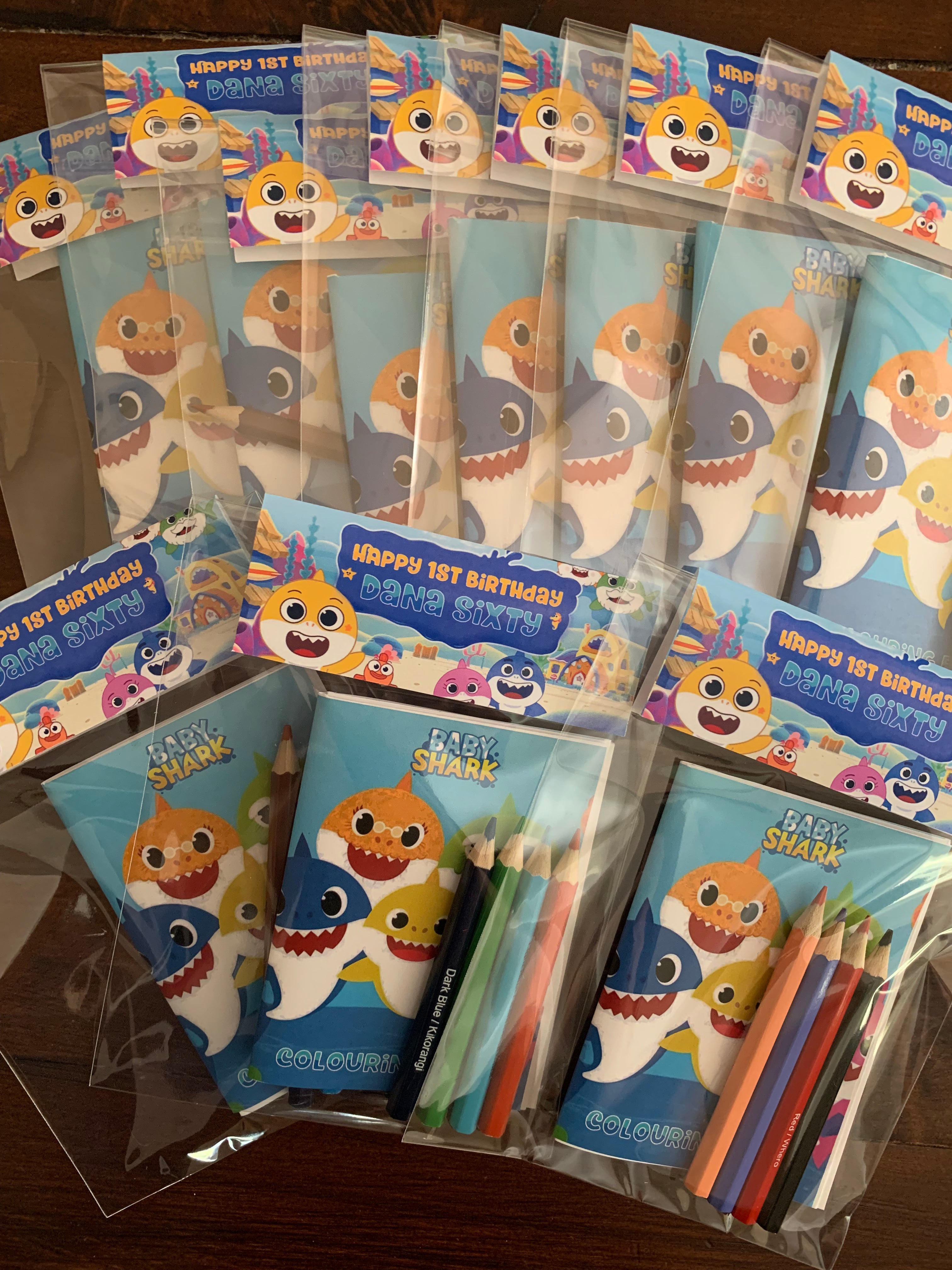 Baby shark blue mini colouring book party favours
