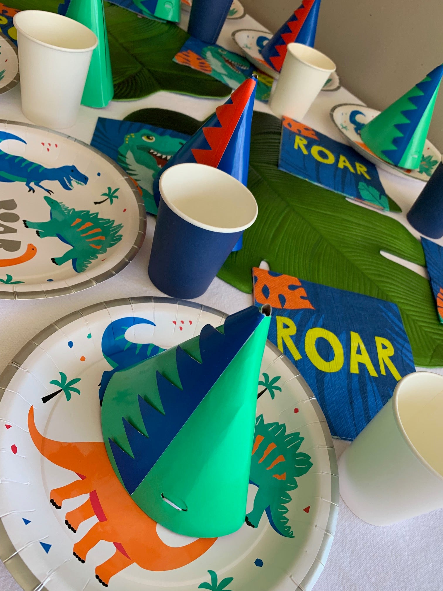 Dinosaur mini party box