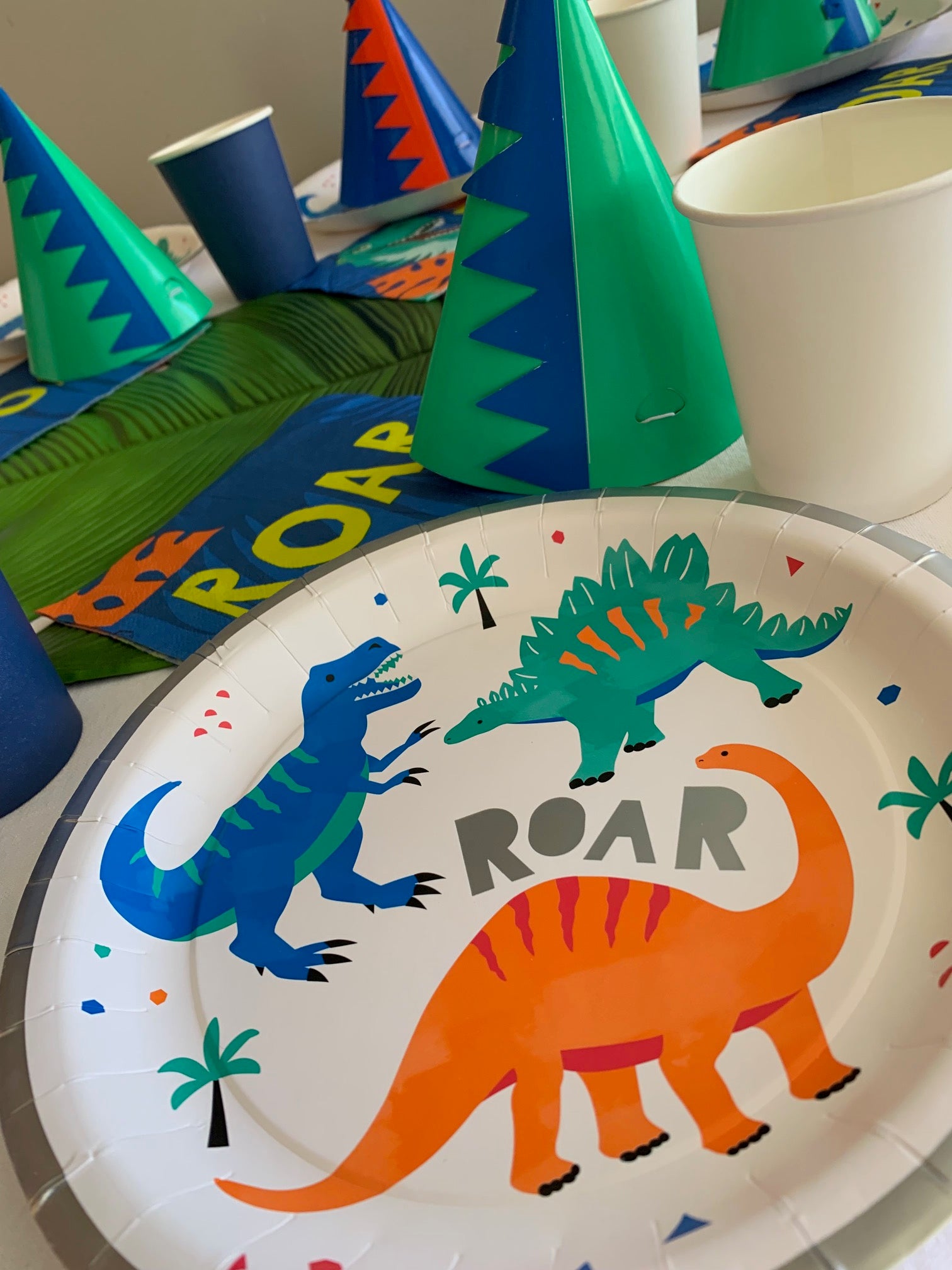 Dinosaur mini party box