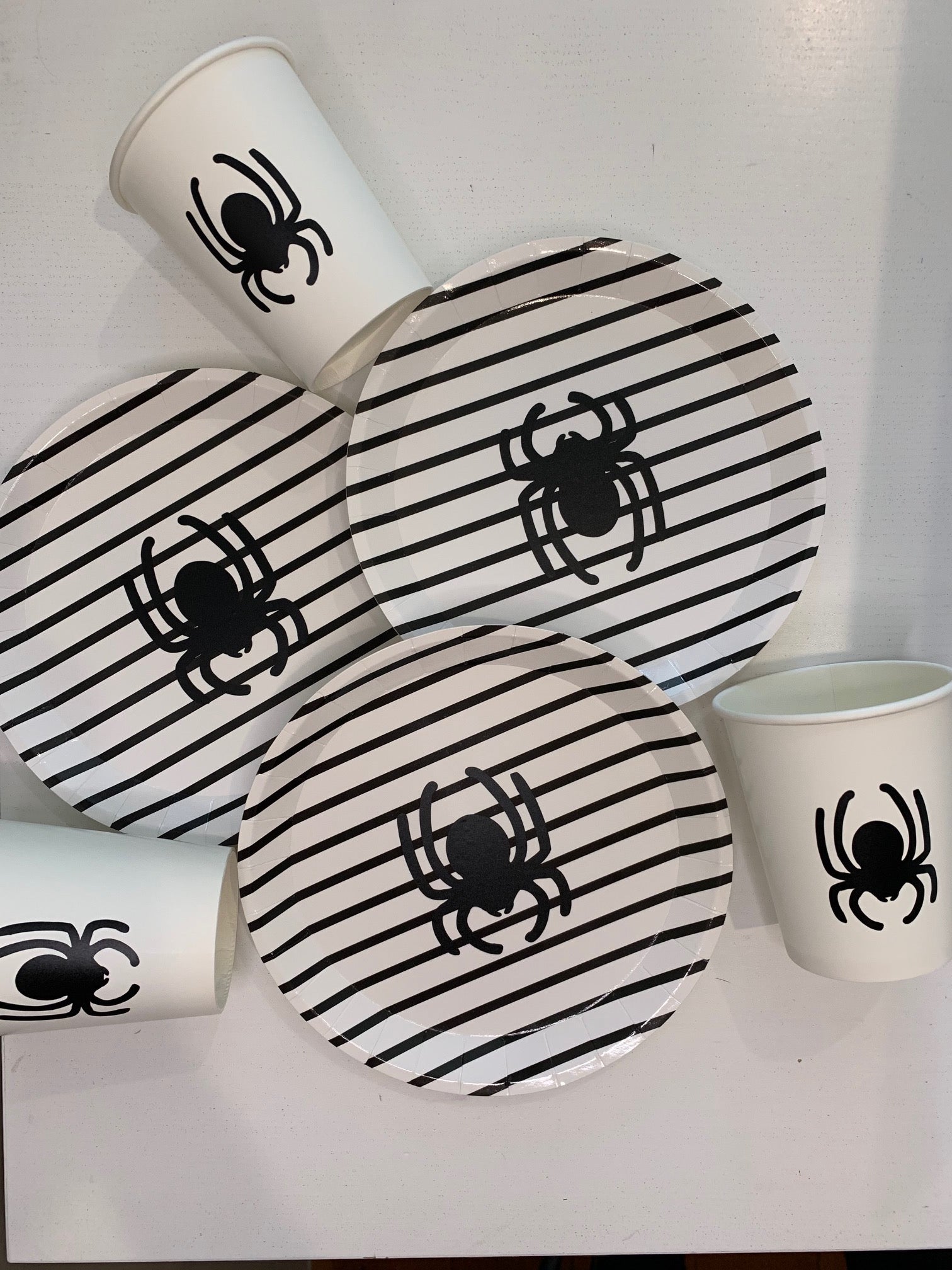 Spider party tableware
