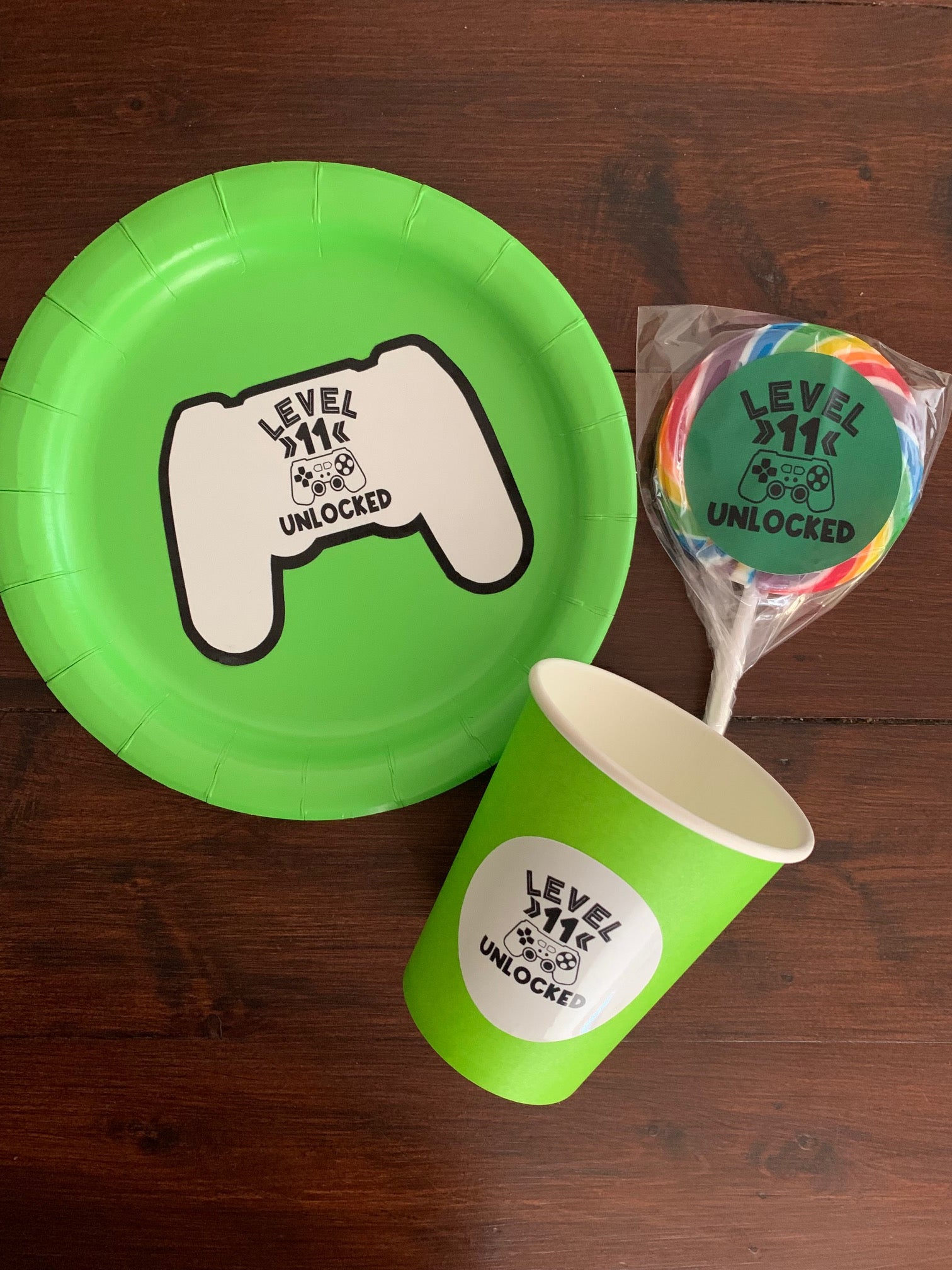Gaming party tableware